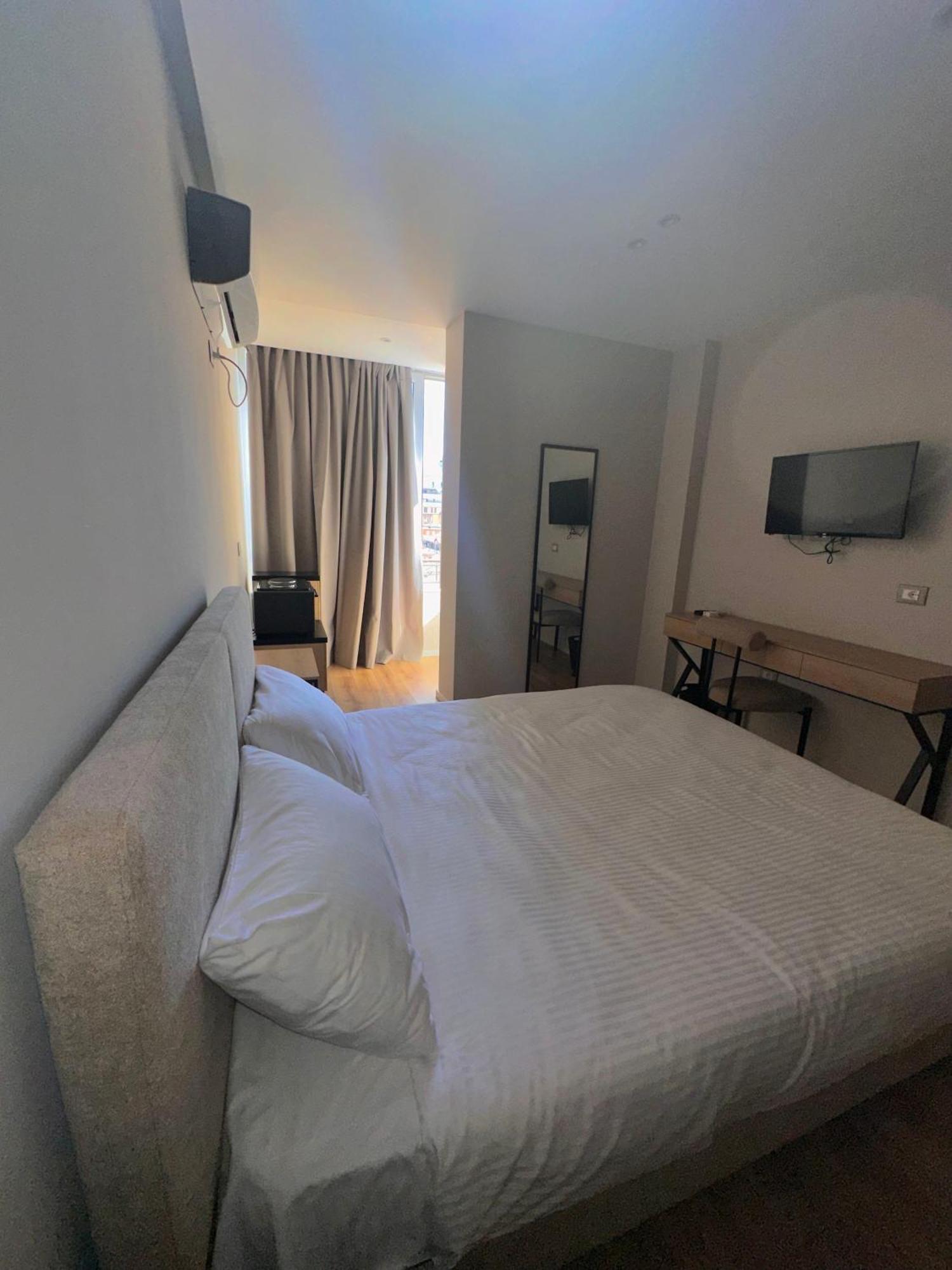Amazon 8 Guesthouse Tiranë Luaran gambar