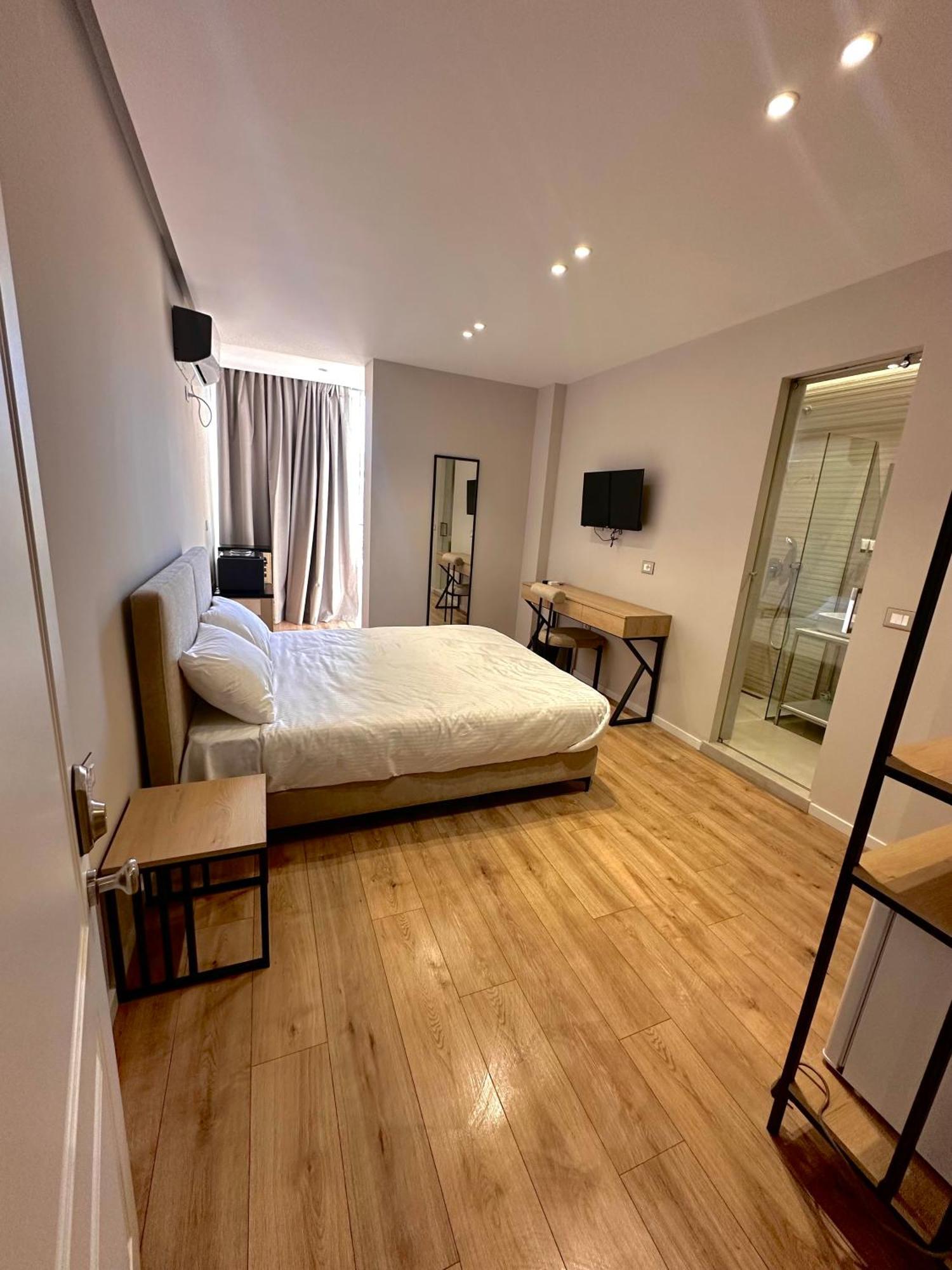 Amazon 8 Guesthouse Tiranë Luaran gambar