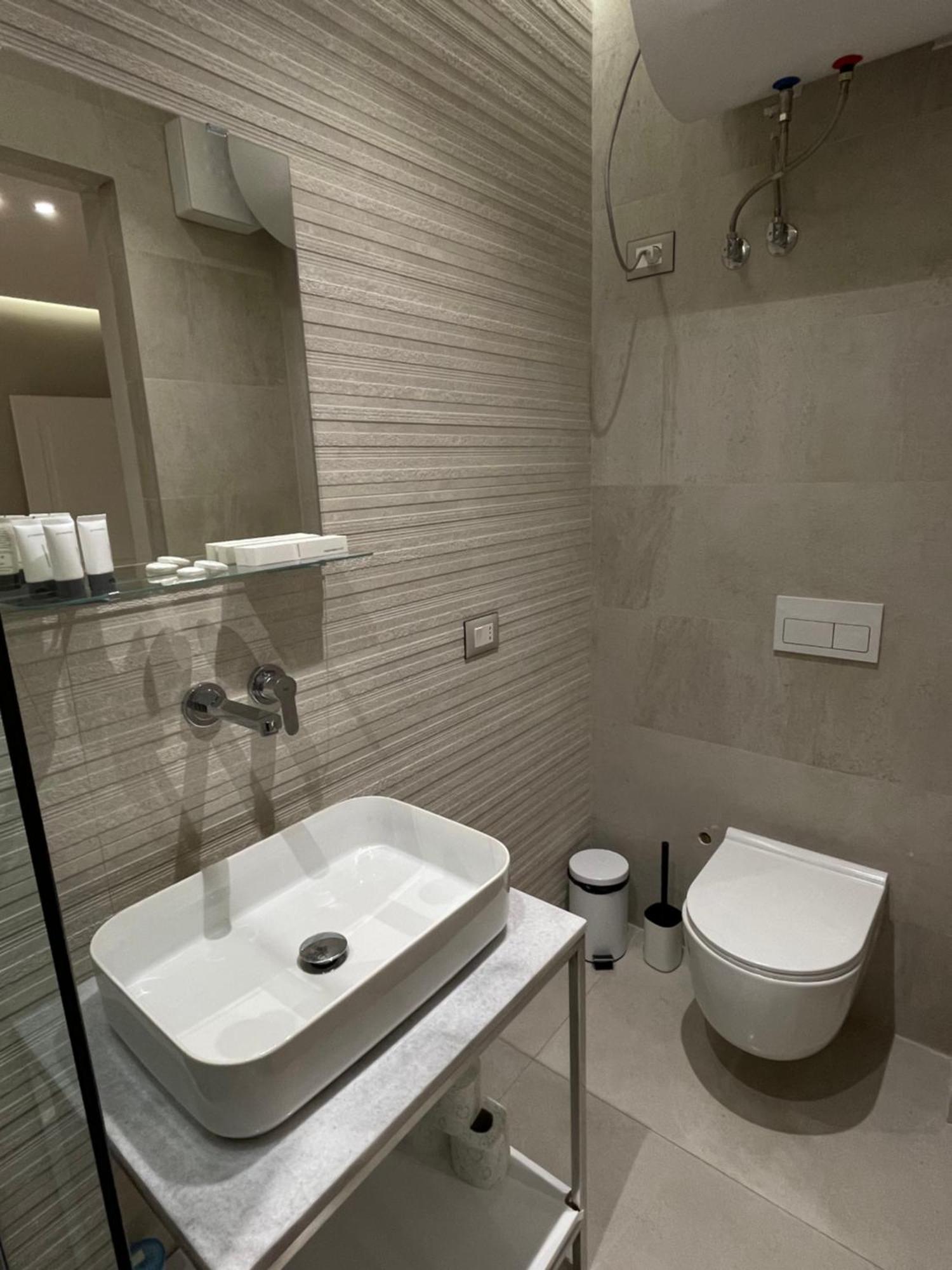 Amazon 8 Guesthouse Tiranë Luaran gambar